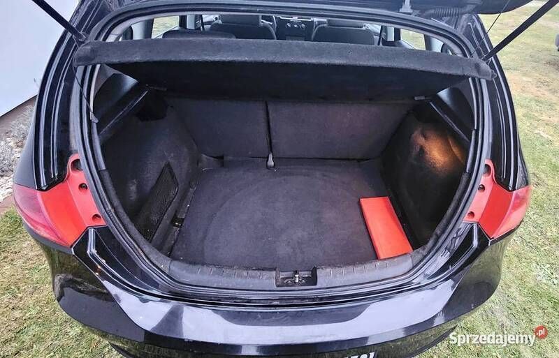 Czarny Używany 2010 Seat Leon Hatchback | 13 900 zł (Uczciwa cena) - Obraz 1/4