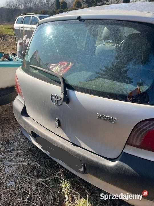 Srebrny Używany 2000 Toyota Yaris Hatchback | 1000 zł (Dobra cena) - Obraz 1/3