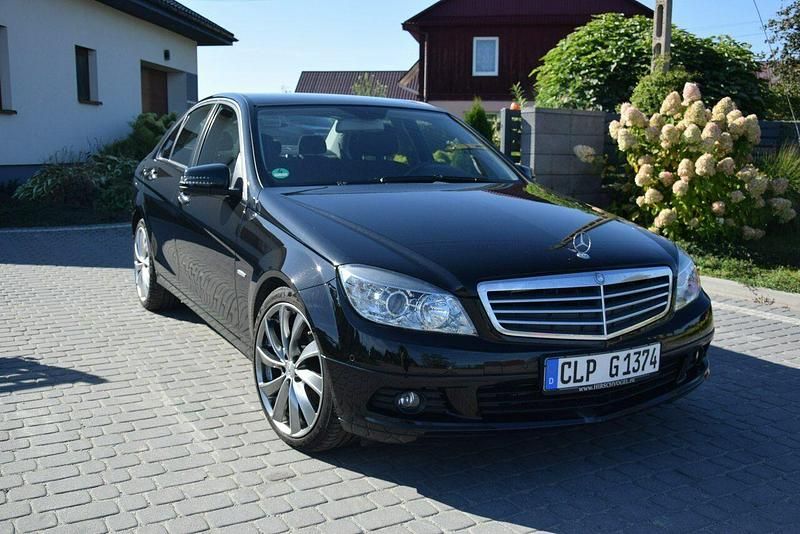 Czarny Używany 2009 Mercedes C180 Sedan/Limuzyna | 29 900 zł - Obraz 1/4