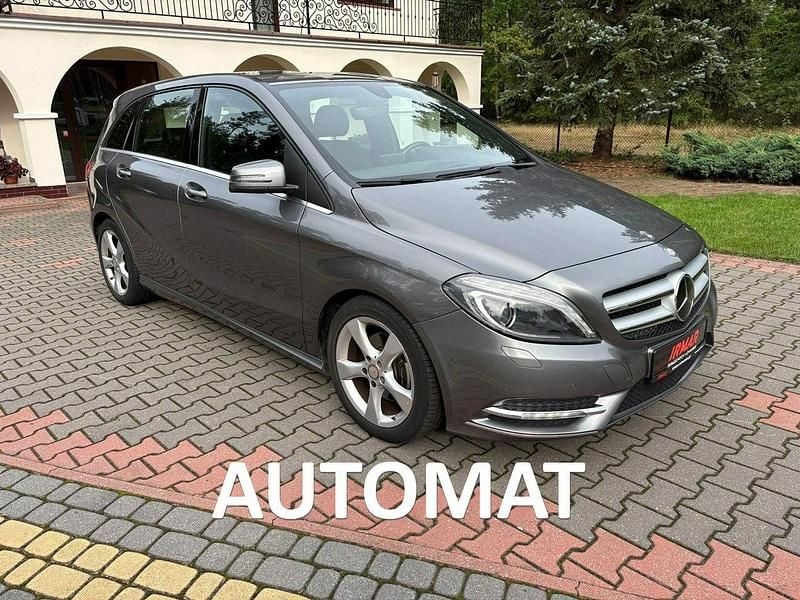 Szary Używany 2014 Mercedes B180 Minivan | 41 000 zł (Super Cena) - Obraz 1/4