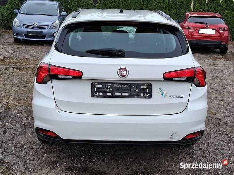 Biały Używany 2017 Fiat Tipo Kombi | 16 900 zł - Obraz 1/4