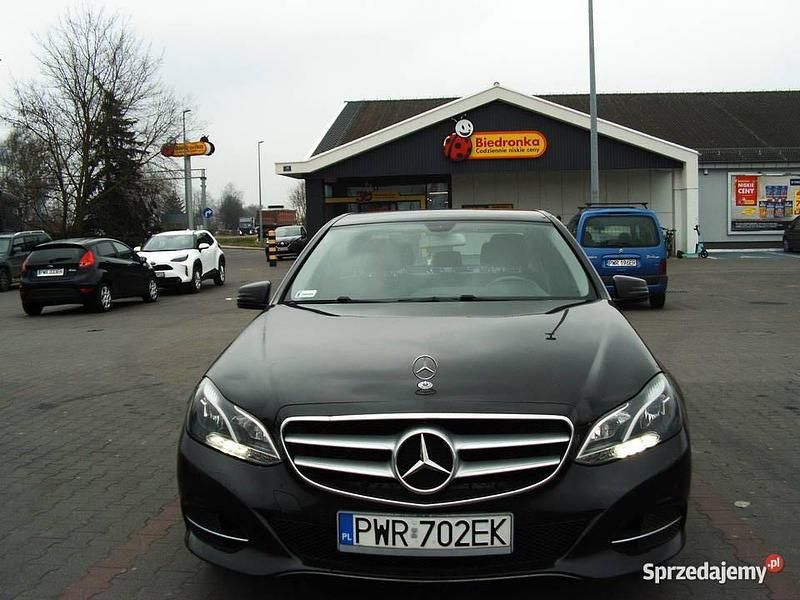 Czarny Używany 2014 Mercedes E250 Sedan/Limuzyna | 56 000 zł - Obraz 1/4