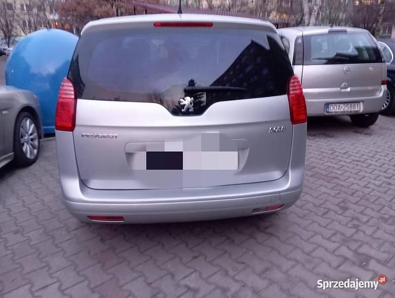 Srebrny Używany 2010 Peugeot 5008 Minivan | 12 000 zł - Obraz 1/4