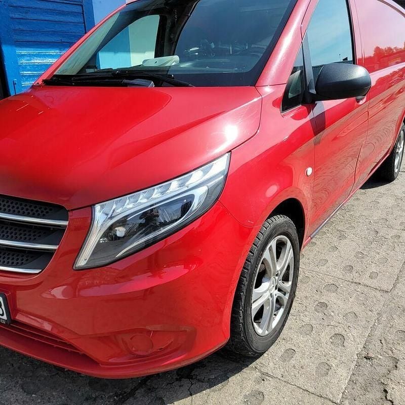 Czerwony Używany 2017 Mercedes Vito Minivan | 57 900 zł (Uczciwa cena) - Obraz 1/4