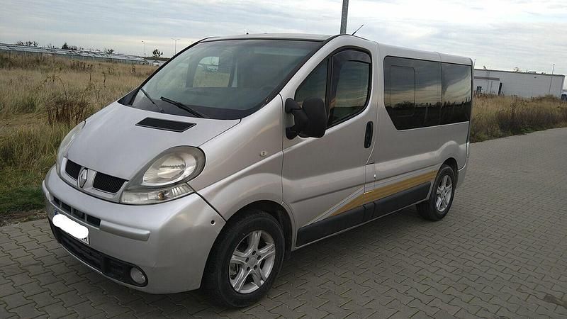 Używany Renault Trafic 2006 Srebrny Minivan