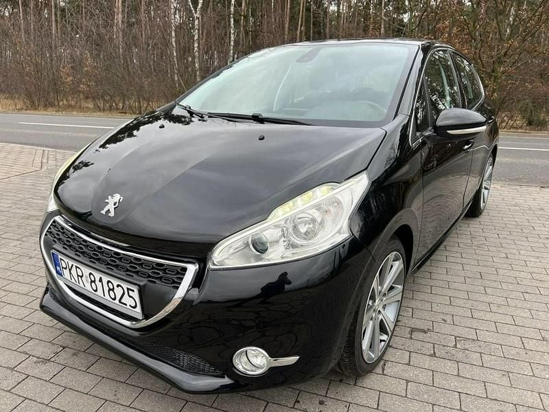 Używany Peugeot 208 82 KM (60 kW) 2015 Czarny Hatchback