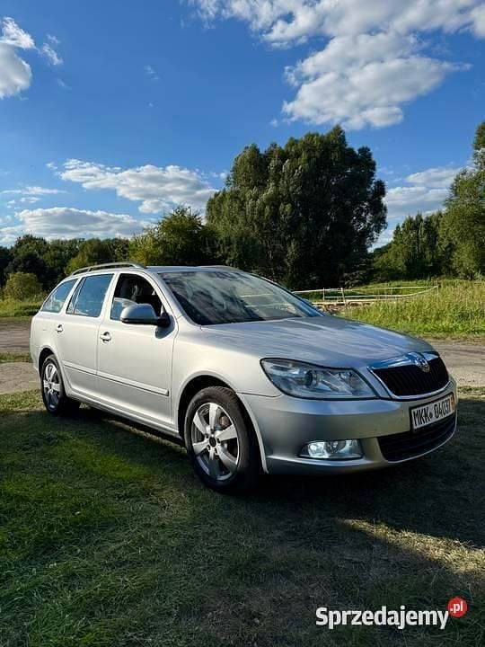 Srebrny Używany 2010 Skoda Octavia Kombi | 15 500 zł (Dobra cena) - Obraz 1/4