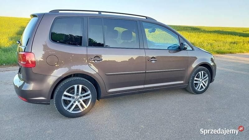 Brązowy Używany 2014 VW Touran Minivan | 32 900 zł (Uczciwa cena) - Obraz 1/4