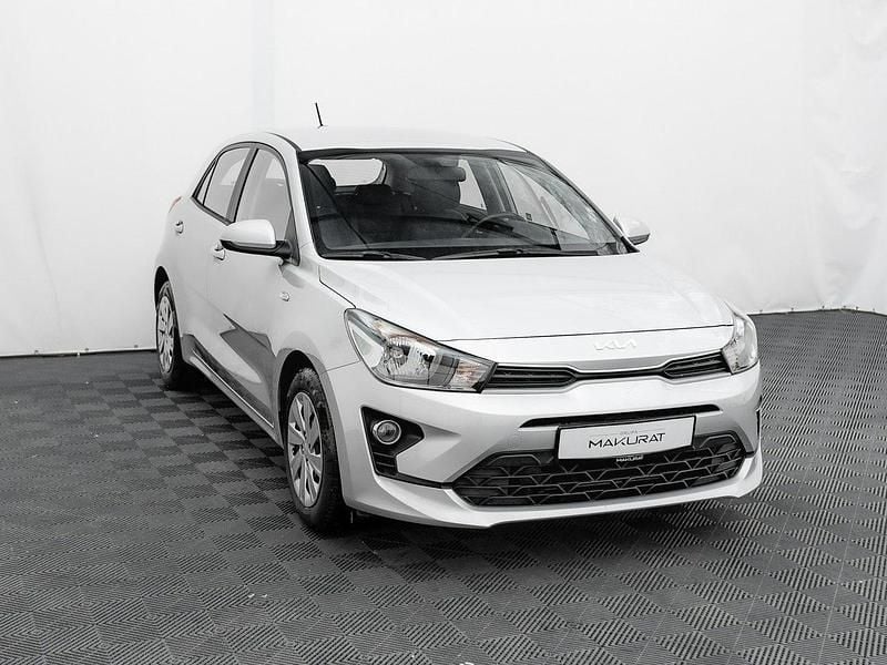 Używany Kia Rio 84 KM (61 kW) 2022 Srebrny (metalik) Hatchback