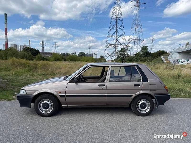 Używany Toyota Corolla 1986 Brązowy Hatchback