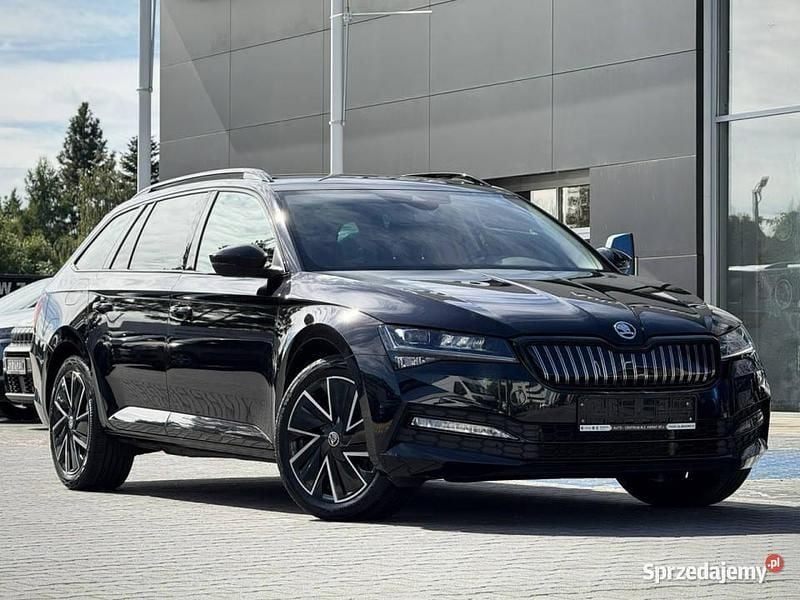 Czarny Używany 2024 Skoda Superb Kombi | 136 900 zł (Drogi) - Obraz 1/4
