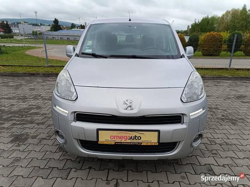 Szary Używany 2015 Peugeot TePee Minivan | 15 000 zł - Obraz 1/4
