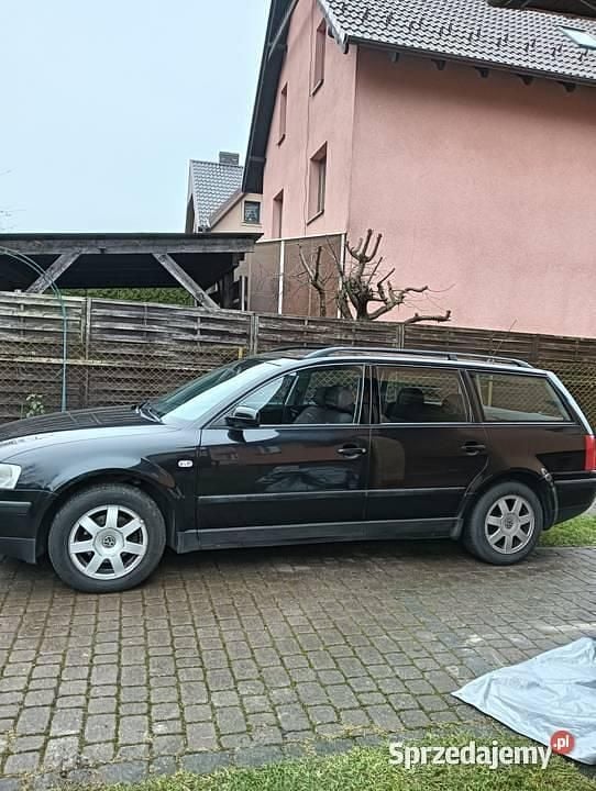 Czarny Używany 2000 VW Passat Kombi | 11 000 zł - Obraz 1/4