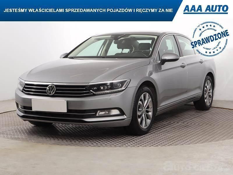 Używany VW Passat 2018 Srebrny