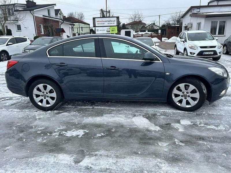 Używany Opel Insignia 180 KM (132 kW) 2010 Wiśniowy Sedan/Limuzyna