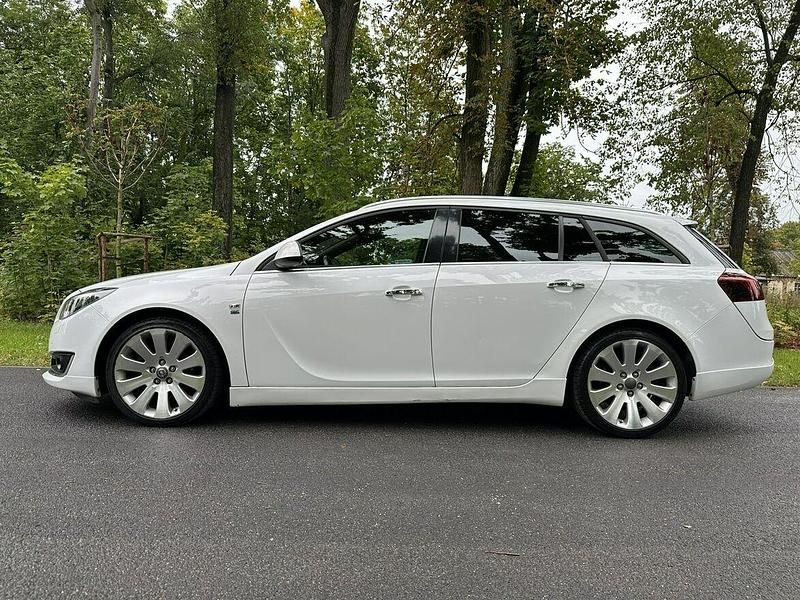Używany Opel Insignia Cosmo 195 KM (143 kW) 2014 Biały Kombi