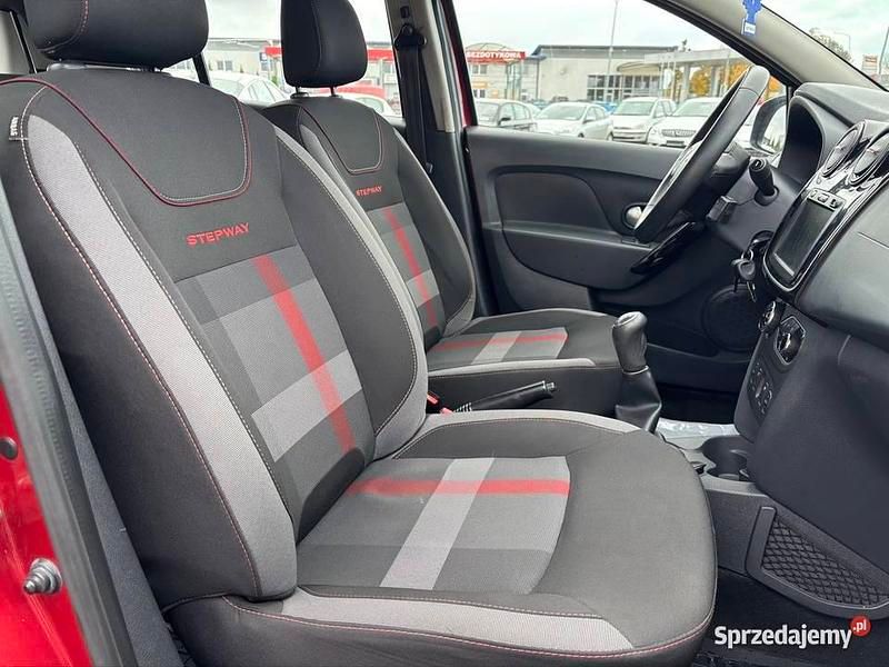 Używany Dacia Sandero Stepway 90 KM (66 kW) 2019 Bordowy SUV