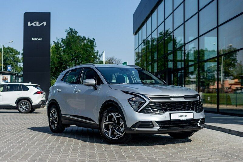 Srebrny (metalik) Nowe 2024 Kia Sportage 2 SUV | 117 900 zł (Uczciwa cena) - Obraz 1/4