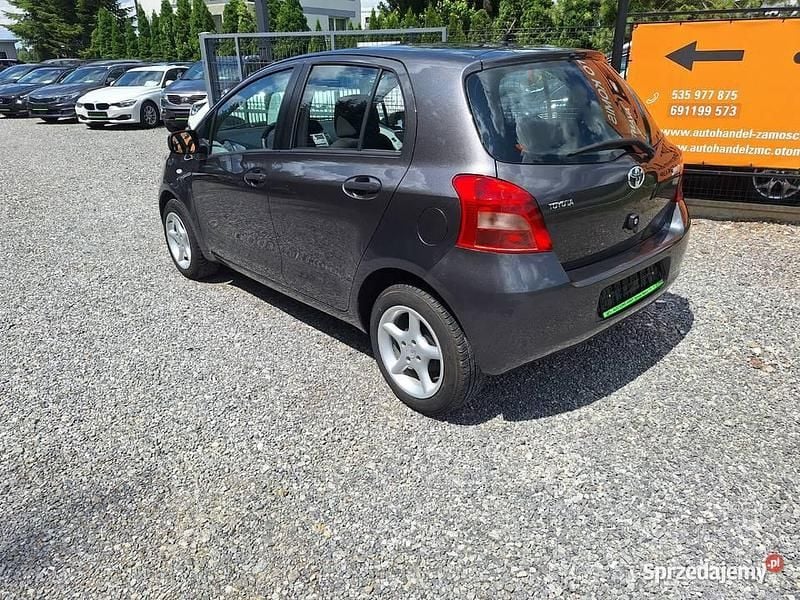 Grafitowy Używany 2009 Toyota Yaris Hatchback | 13 900 zł (Uczciwa cena) - Obraz 1/4