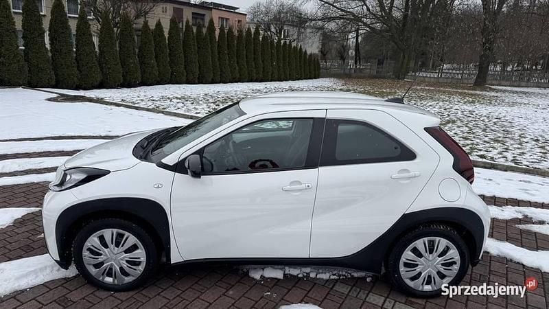 Używany Toyota Aygo X 72 KM (52 kW) 2023 Biały SUV