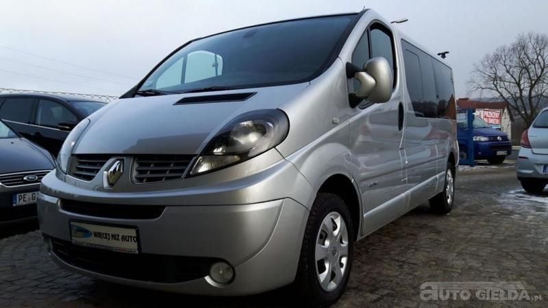 Używany Renault Trafic 2012 Srebrny metalik Minivan