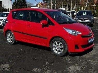Czerwony Używany 2015 Toyota Verso Minivan | 35 990 zł (Uczciwa cena) - Obraz 1/4