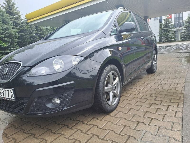 Czarny Używany 2015 Seat Altea XL Minivan | 27 700 zł (Drogi) - Obraz 1/4