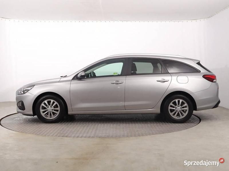Używany Hyundai i30 120 KM (88 kW) 2022 Srebrny Kombi