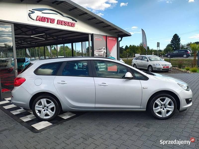 Srebrny Używany 2015 Opel Astra Sport Kombi | 23 900 zł (Super Cena) - Obraz 1/4