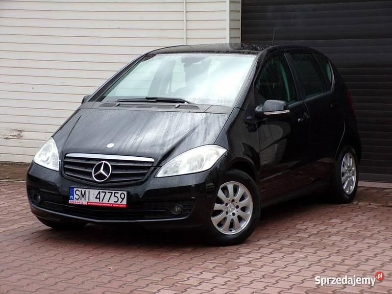 Używany Mercedes A180 115 KM (84 kW) 2010 Czarny (metalik) Hatchback