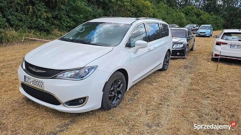 Biały Używany 2017 Chrysler Pacifica SUV | 85 000 zł (Uczciwa cena) - Obraz 1/4