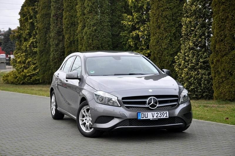 Używany Mercedes A180 122 KM (89 kW) 2013 Szary Hatchback