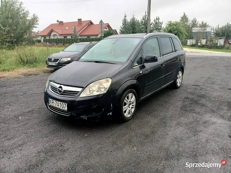 Czarny Używany 2010 Opel Zafira Minivan | 3300 zł - Obraz 1/4