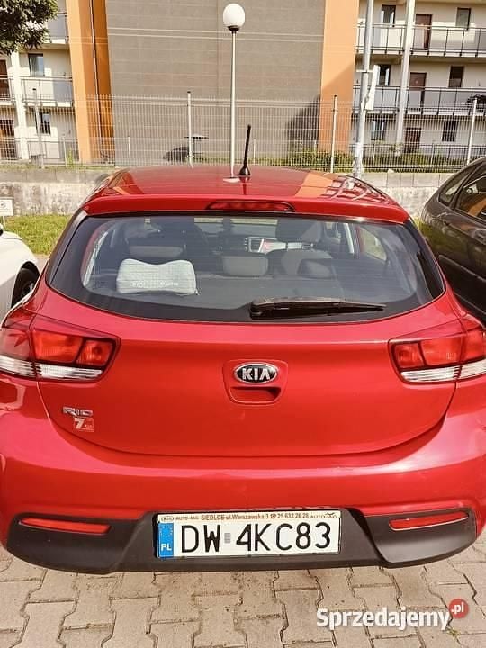 Czerwony Używany 2017 Kia Rio Hatchback | 20 000 zł (Super Cena) - Obraz 1/4