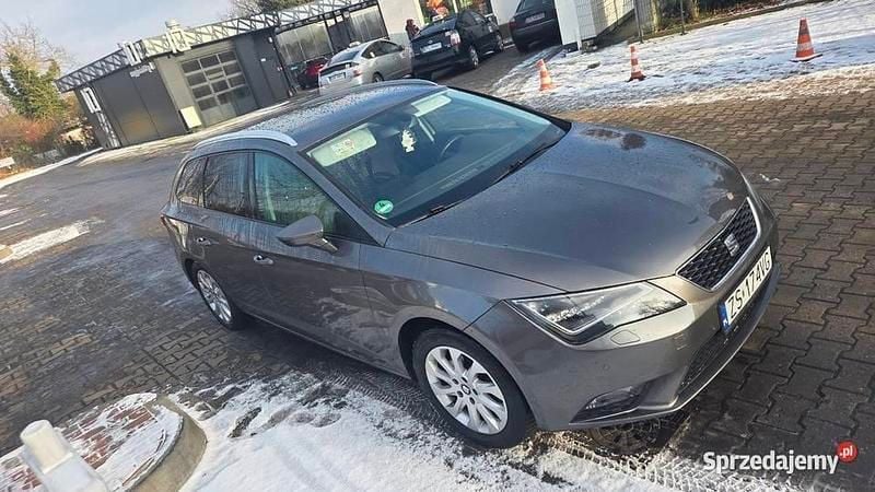 Używany Seat Leon 2016 Złoty Sedan/Limuzyna