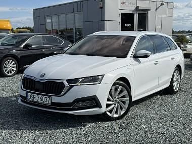 Biały Używany 2021 Skoda Octavia Kombi | 86 900 zł - Obraz 1/4