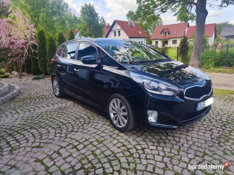 Czarny Używany 2015 Kia Carens Minivan | 34 200 zł (Uczciwa cena) - Obraz 1/4