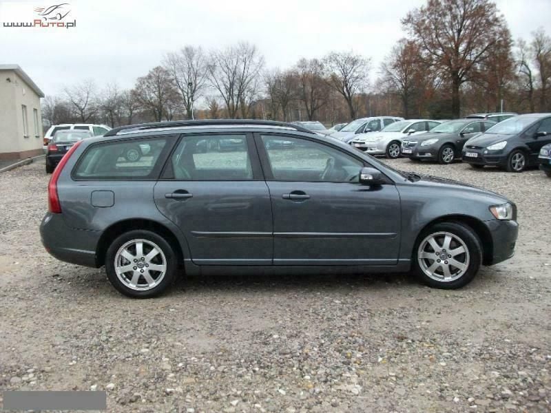 Używany Volvo V50 136 KM (100 kW) 2007 Szary (metalik) Kombi