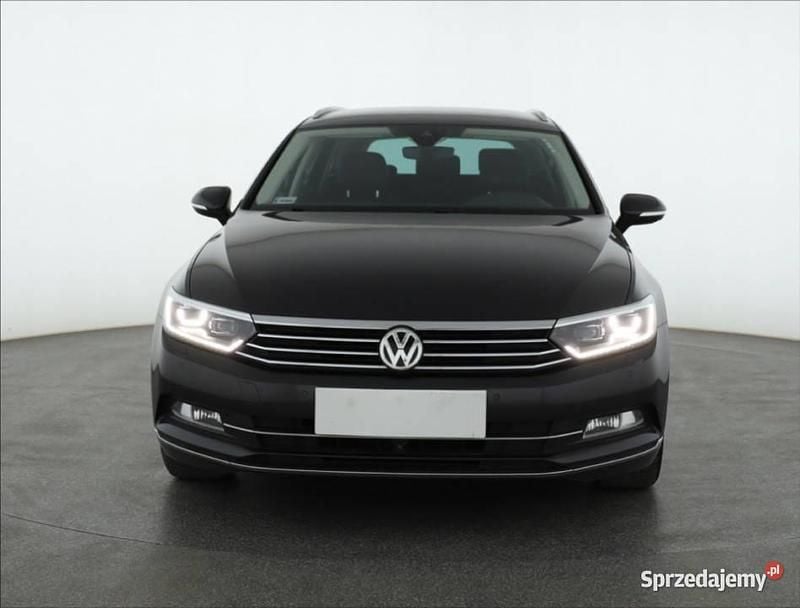 Czarny Używany 2019 VW Passat Kombi | 59 999 zł (Uczciwa cena) - Obraz 1/4