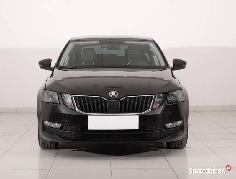 Czarny Używany 2018 Skoda Octavia Hatchback | 48 999 zł (Dobra cena) - Obraz 1/4