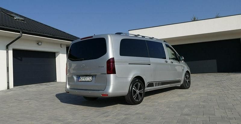 Używany Mercedes V200 136 KM (100 kW) 2017 Srebrny (metalik) Minivan