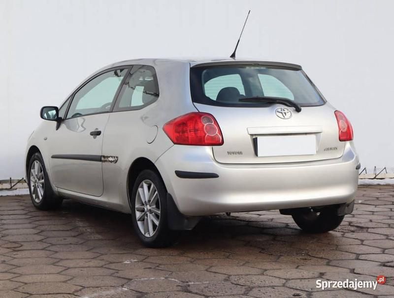 Używany Toyota Auris 2007 Srebrny Hatchback