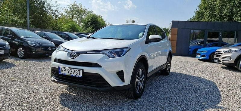 Używany Toyota RAV4 143 KM (105 kW) 2017 Biały SUV