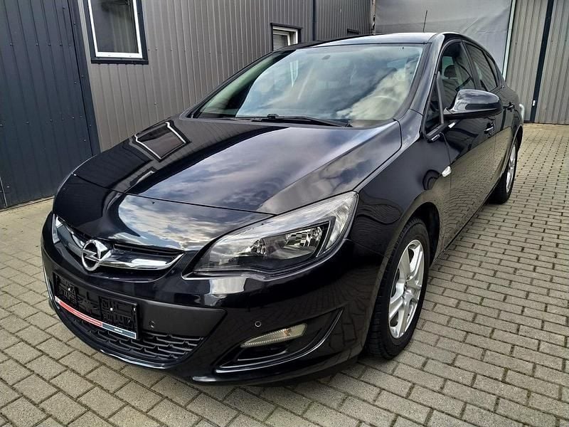 Czarny Używany 2014 Opel Astra Hatchback | 28 900 zł (Uczciwa cena) - Obraz 1/4