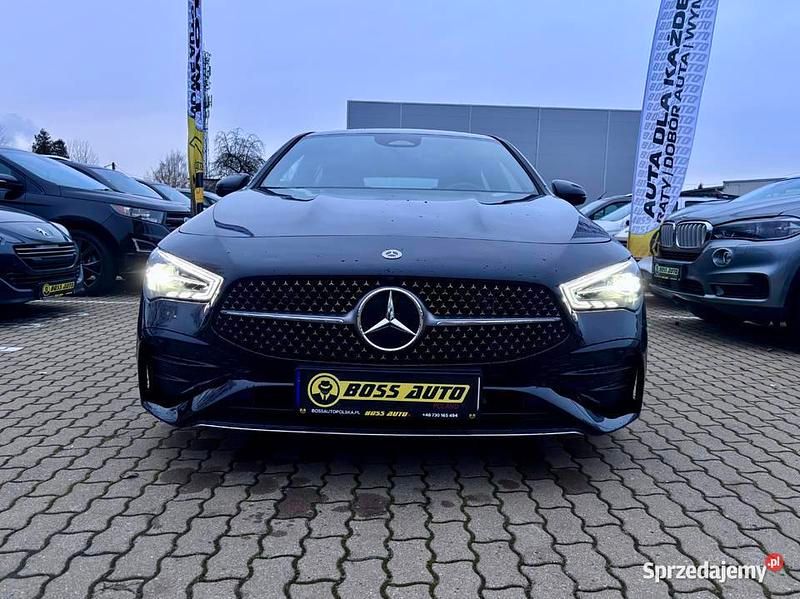 Używany Mercedes CLA200 2023 Czarny Kombi
