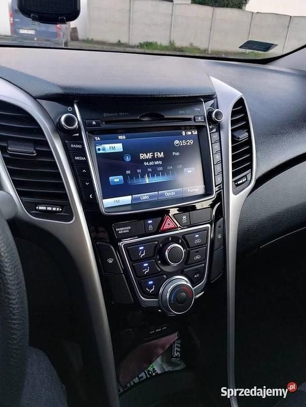 Używany Hyundai i30 2015 Czerwony Hatchback