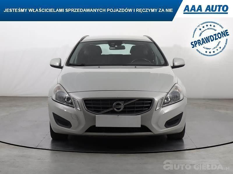 Używany Volvo V60 2013 Srebrny Kombi