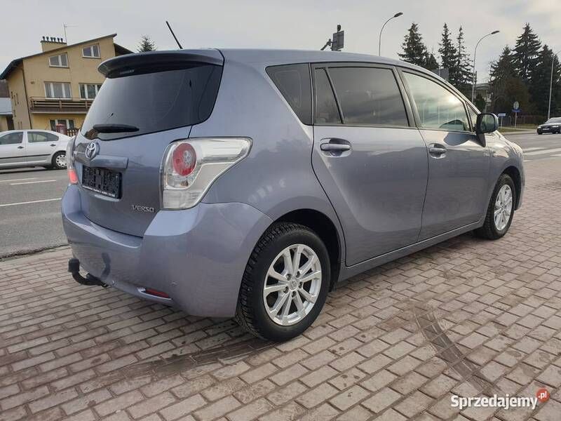 Niebieski Używany 2010 Toyota Verso Minivan | 27 900 zł (Uczciwa cena) - Obraz 1/4
