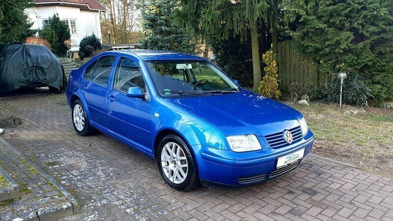 Niebieski Używany 2002 VW Bora Sedan/Limuzyna | 6970 zł (Uczciwa cena) - Obraz 1/4