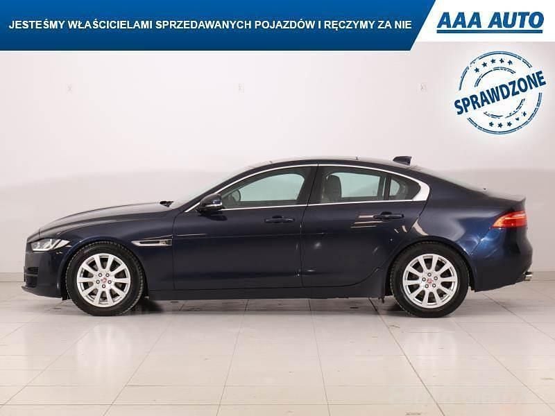Używany Jaguar XE 180 KM (132 kW) 2018 Błękitny Sedan/Limuzyna